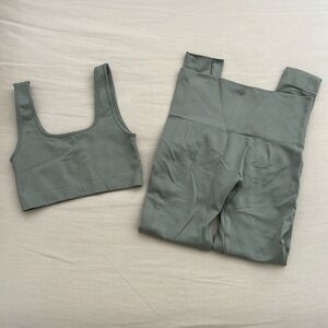 Set Active Bra and Leggings Set 💦 Both Size XS